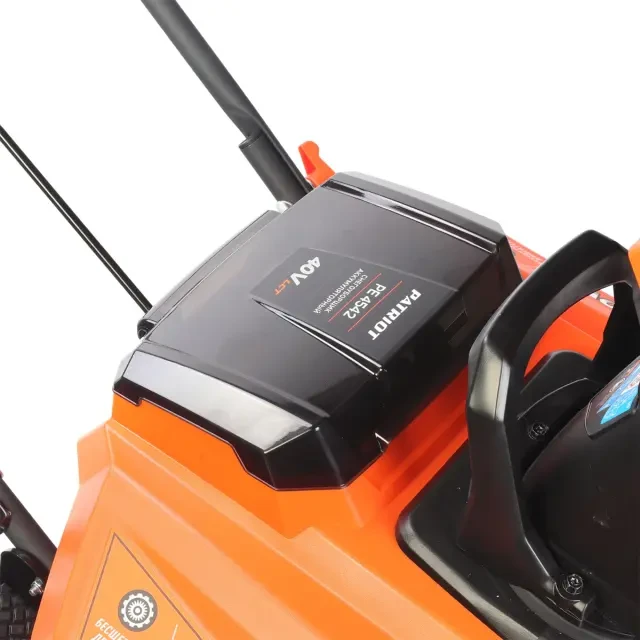 Снегоуборщик аккумуляторный Patriot PE 4542 LCT с 2хАКБ 4 Ач + ЗУ двойное Снегоуборщик аккумуляторный Patriot PE 4542 LCT с 2хАКБ 4 Ач + ЗУ двойное