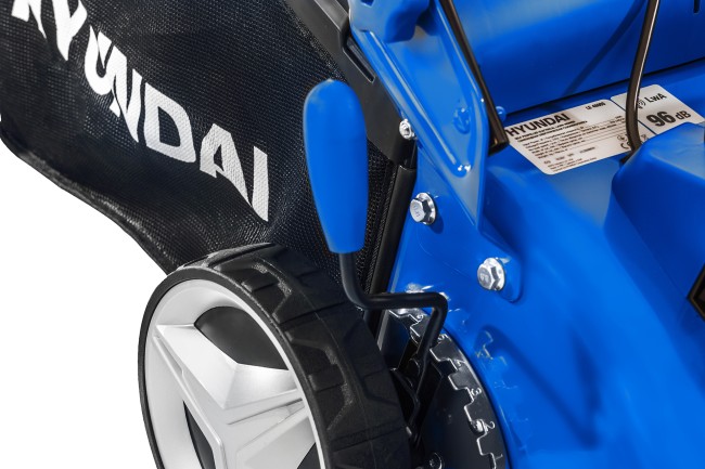 Самоходная электрическая газонокосилка Hyundai LE 4600S Drive Самоходная электрическая газонокосилка Hyundai LE 4600S Drive